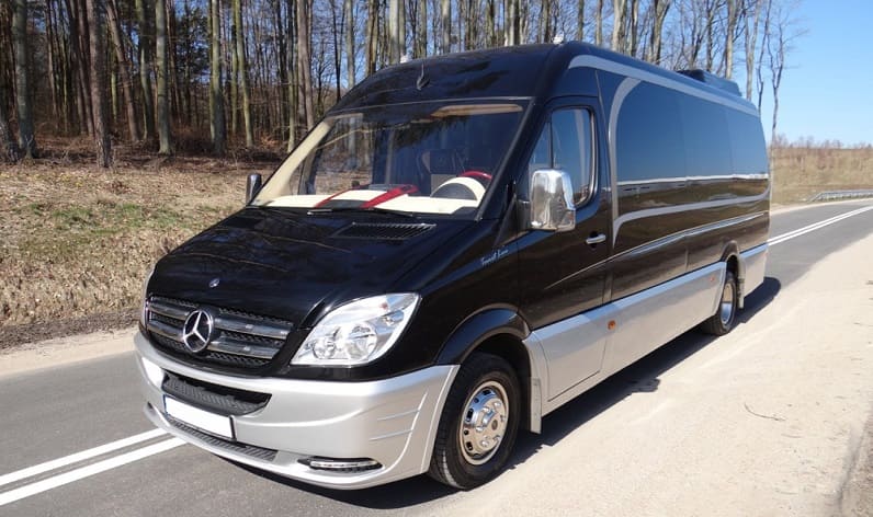 Pest: Bus reservation in V&aacute;c in V&aacute;c and Hungary